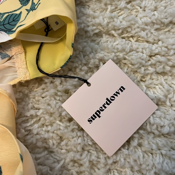 Superdown Jennifer Wrap Top in Yellow Floral Size S - Picture 3 of 7